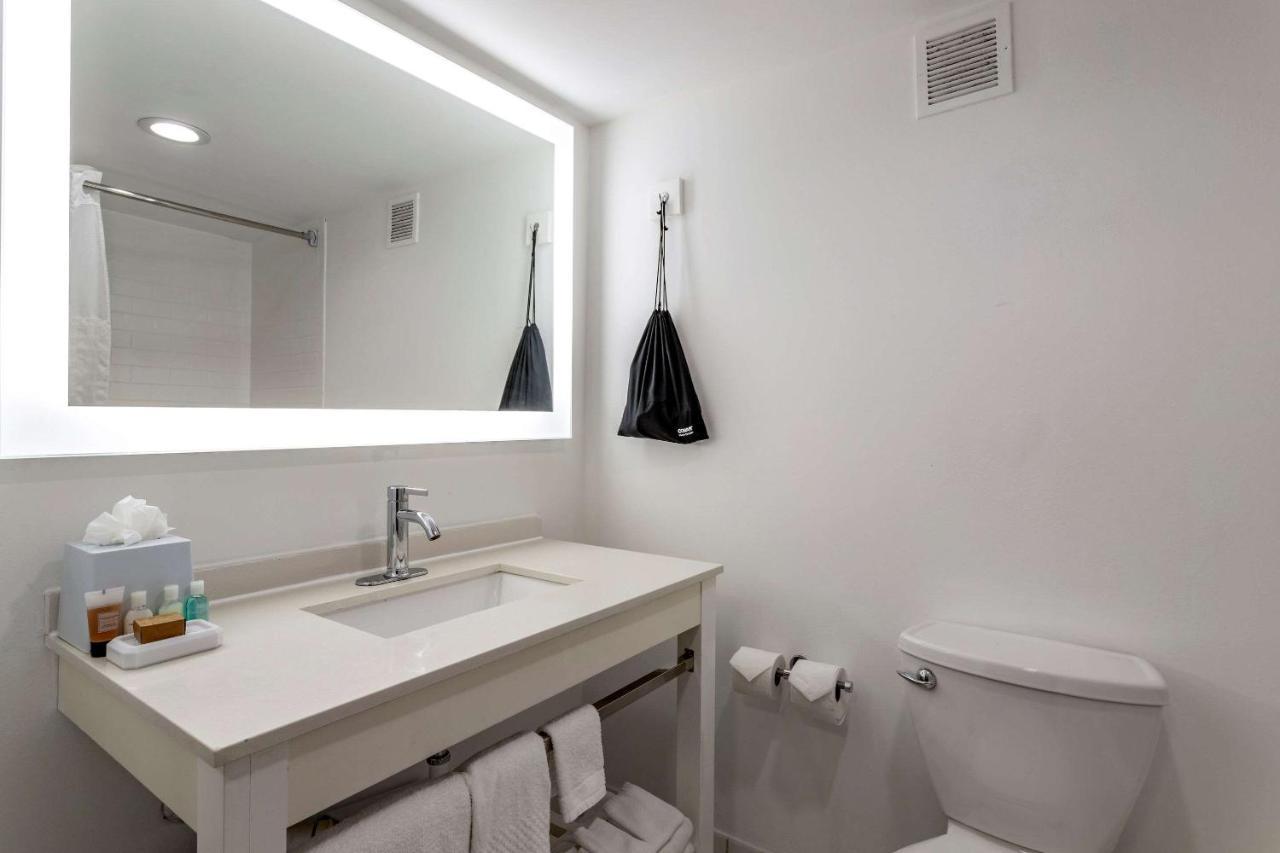 Clarion Pointe Seawall 3*