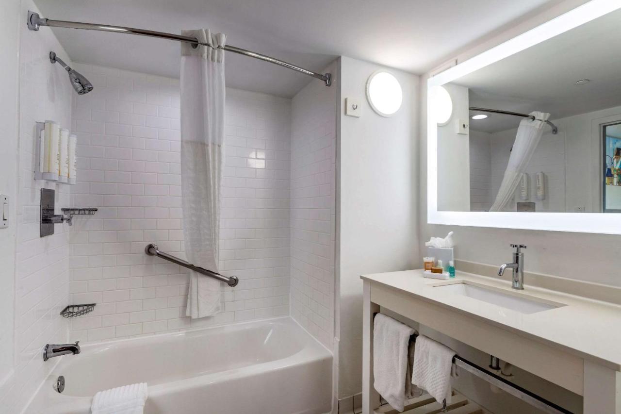 Hotel Clarion Pointe Seawall 3*