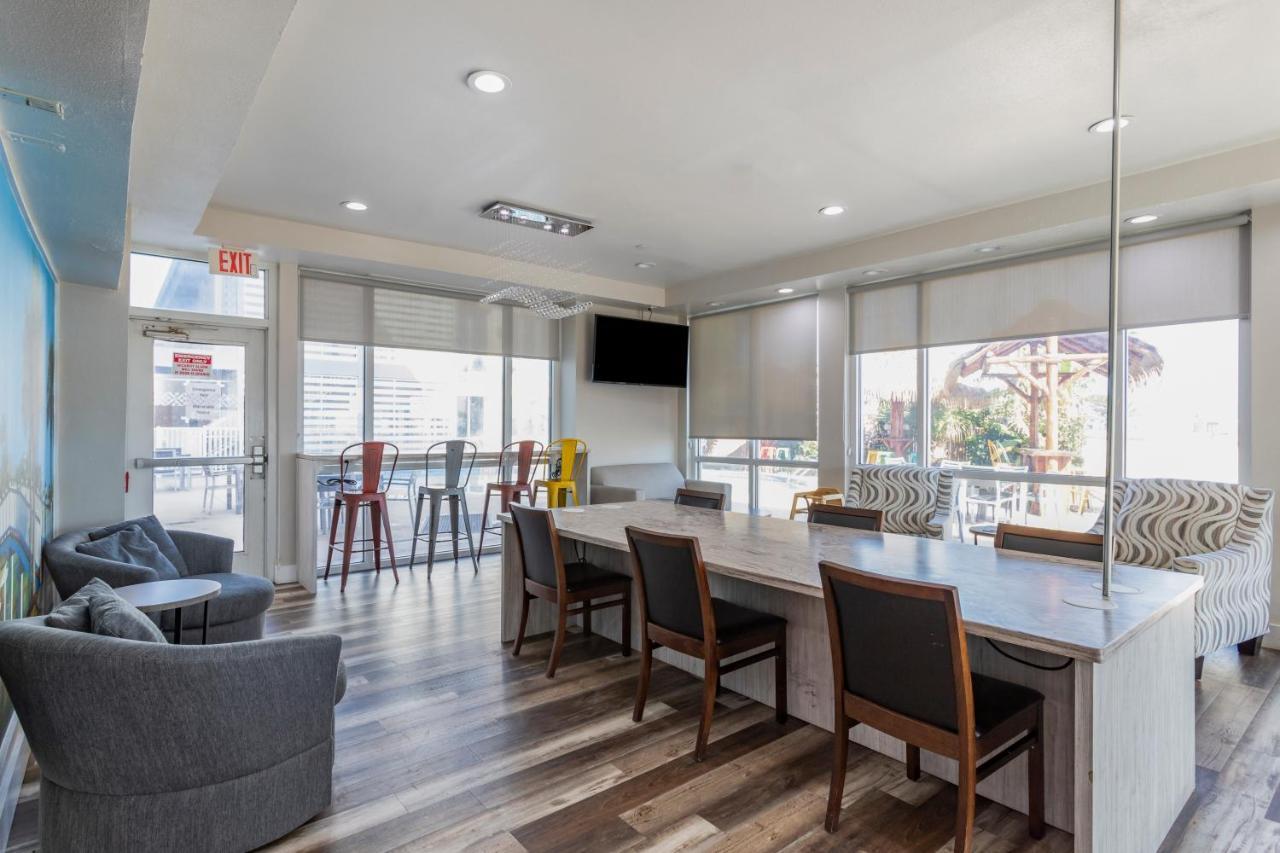 Clarion Pointe Seawall 3*