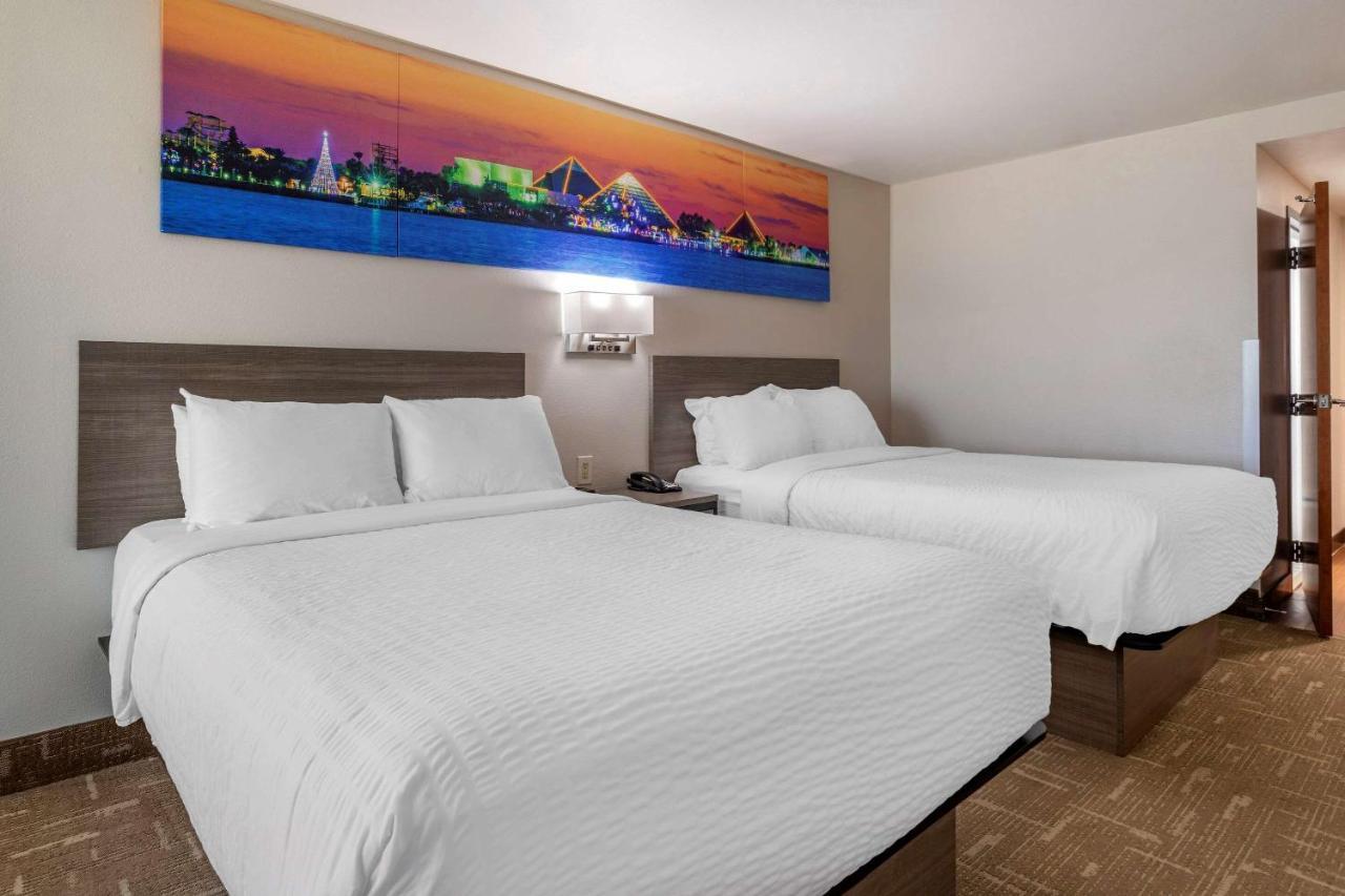 Clarion Pointe Seawall 3*