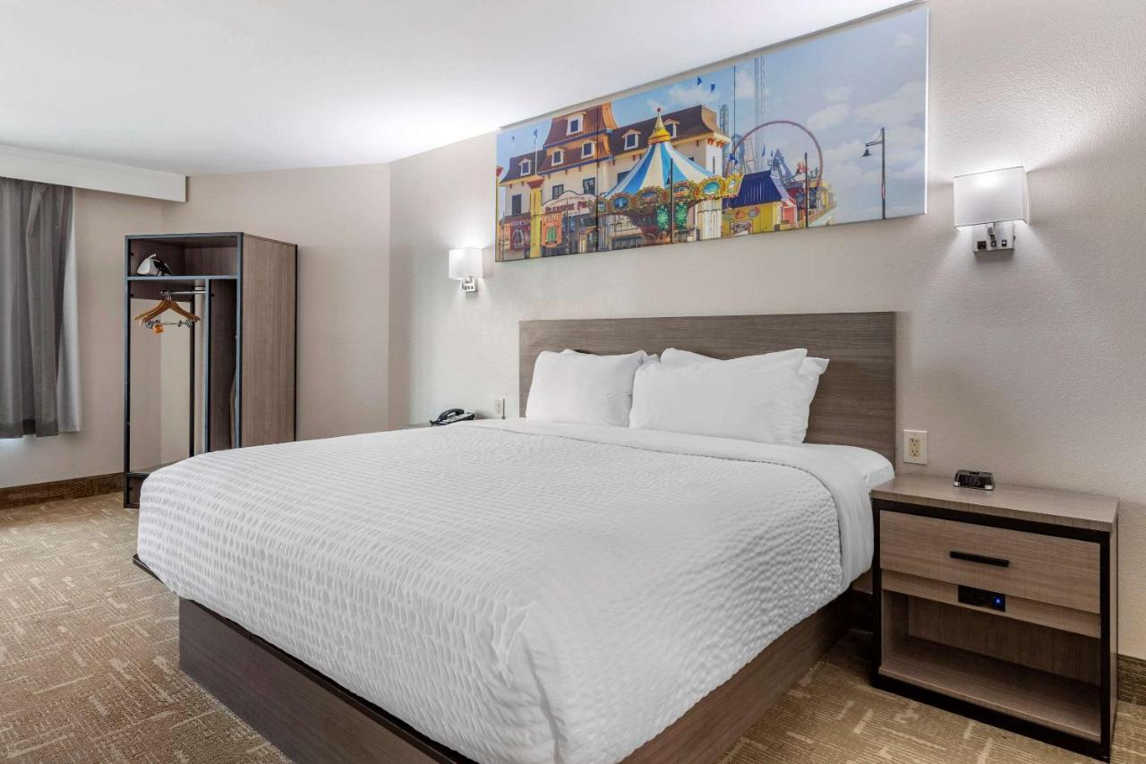 Hotel Clarion Pointe Seawall Galveston