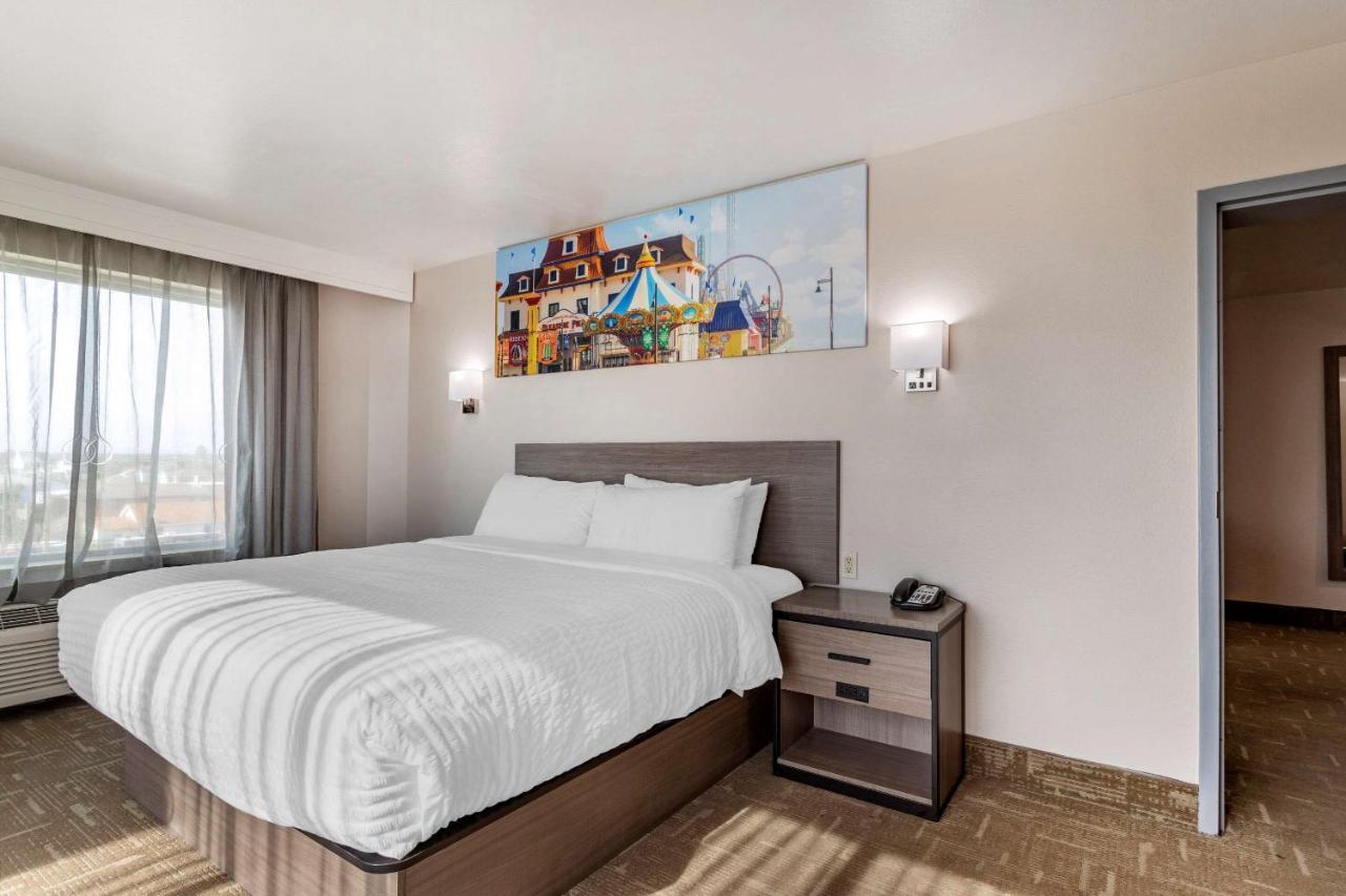 Clarion Pointe Seawall Hotel 3*