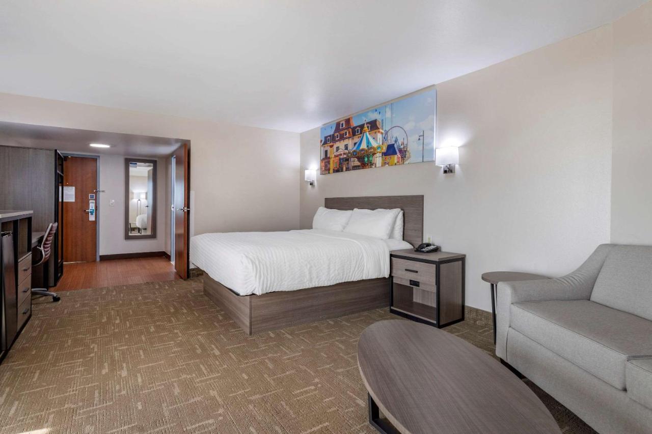 Hotel Clarion Pointe Seawall Galveston