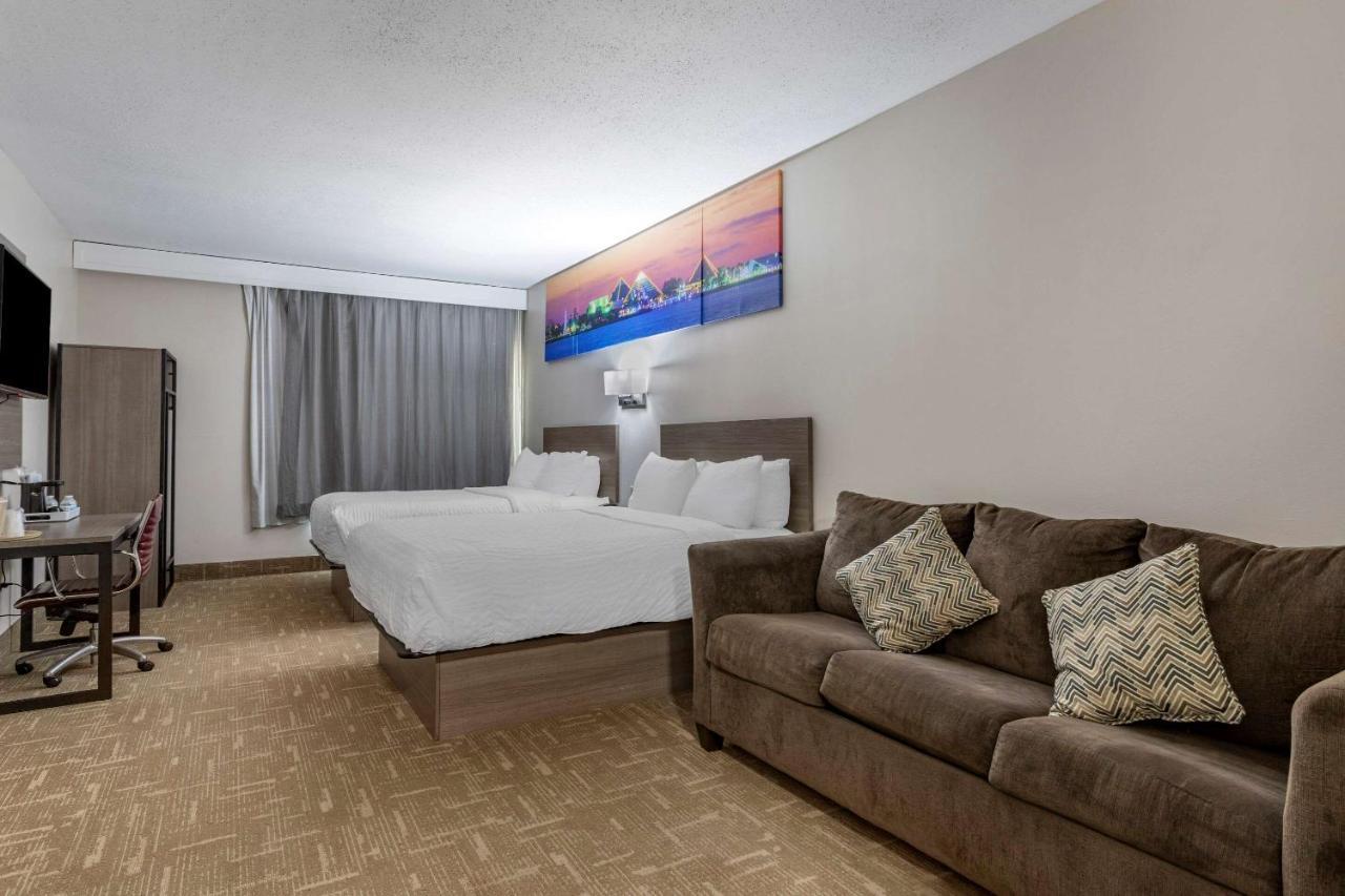 Clarion Pointe Seawall Galveston